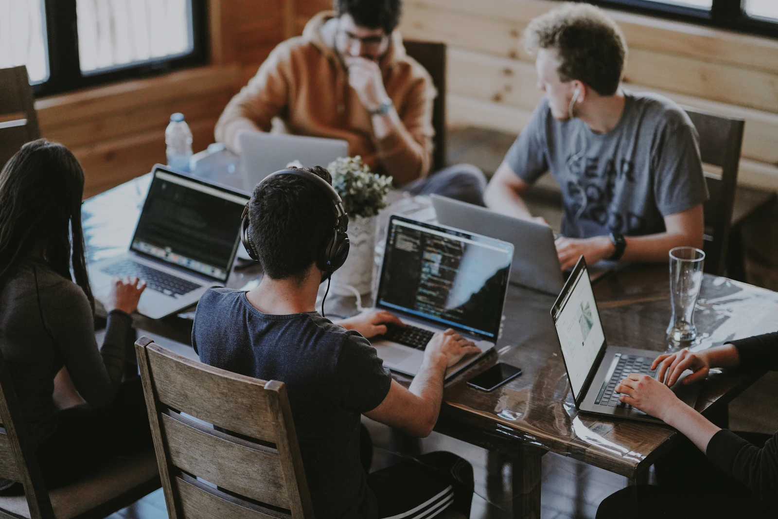 Équipe d'experts wikitree IT Services collaborant sur le système d'information d'une société de gestion